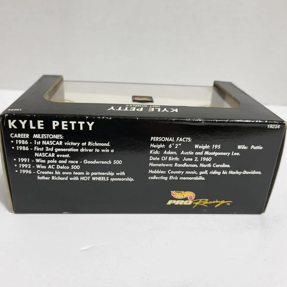 Hot Wheels Pro Racing Kyle Petty 44‎ Diecast Car Display Box NASCAR Collectible